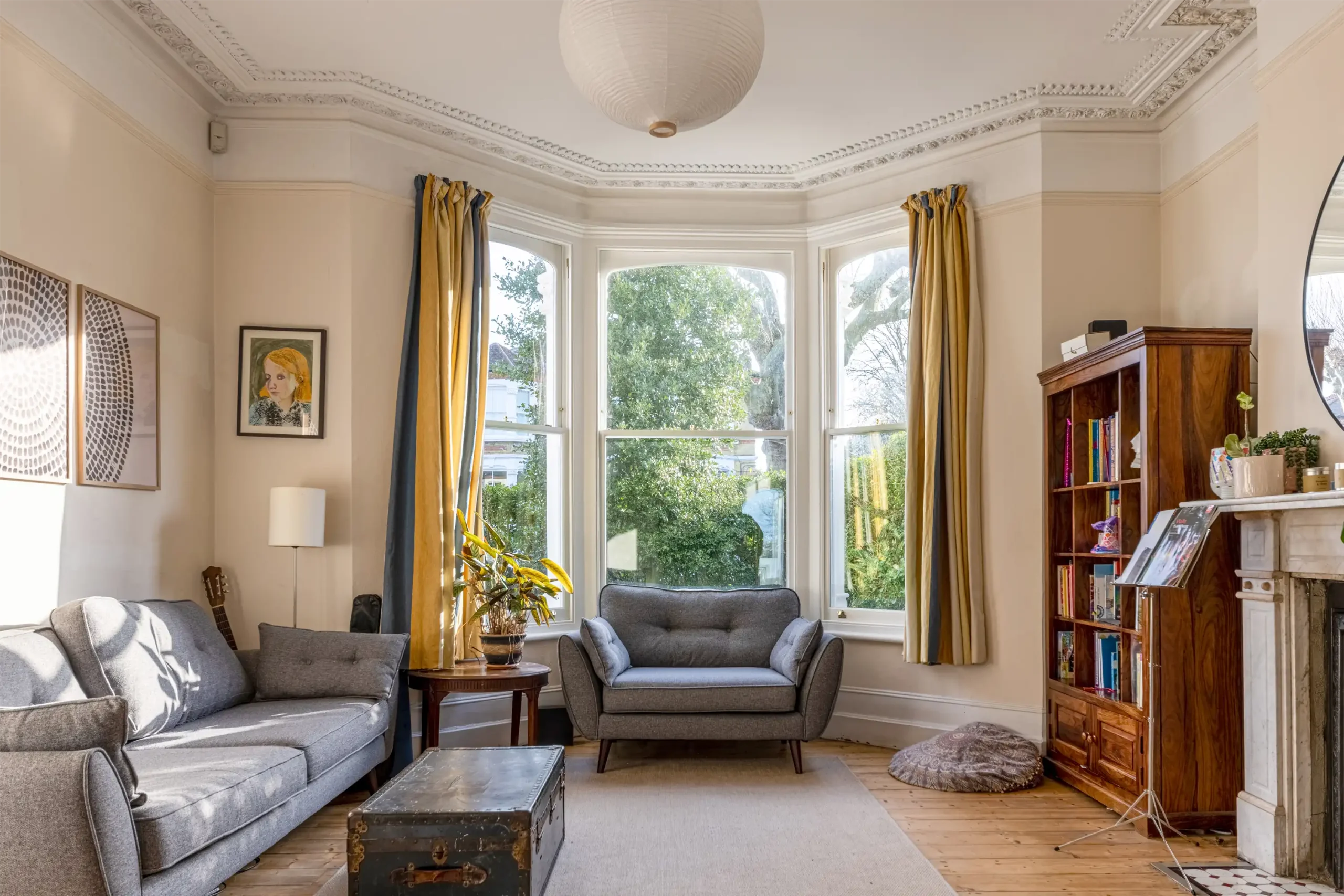 living room curved top sash windows
