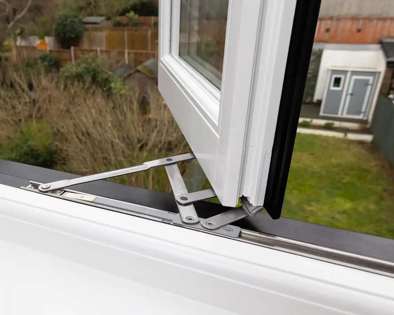 Easy Clean Hinges